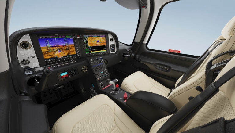 cirrus sr22 interior