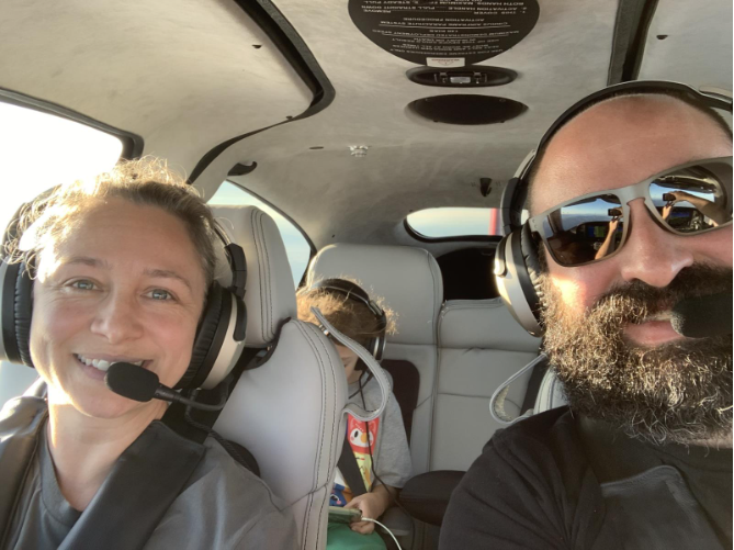 Family in SR Series plane