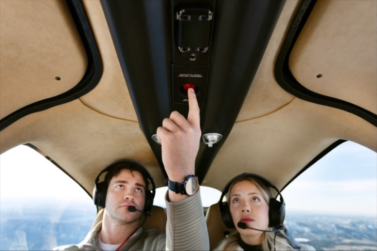 man pressing the safe return button on an cirrus sr series