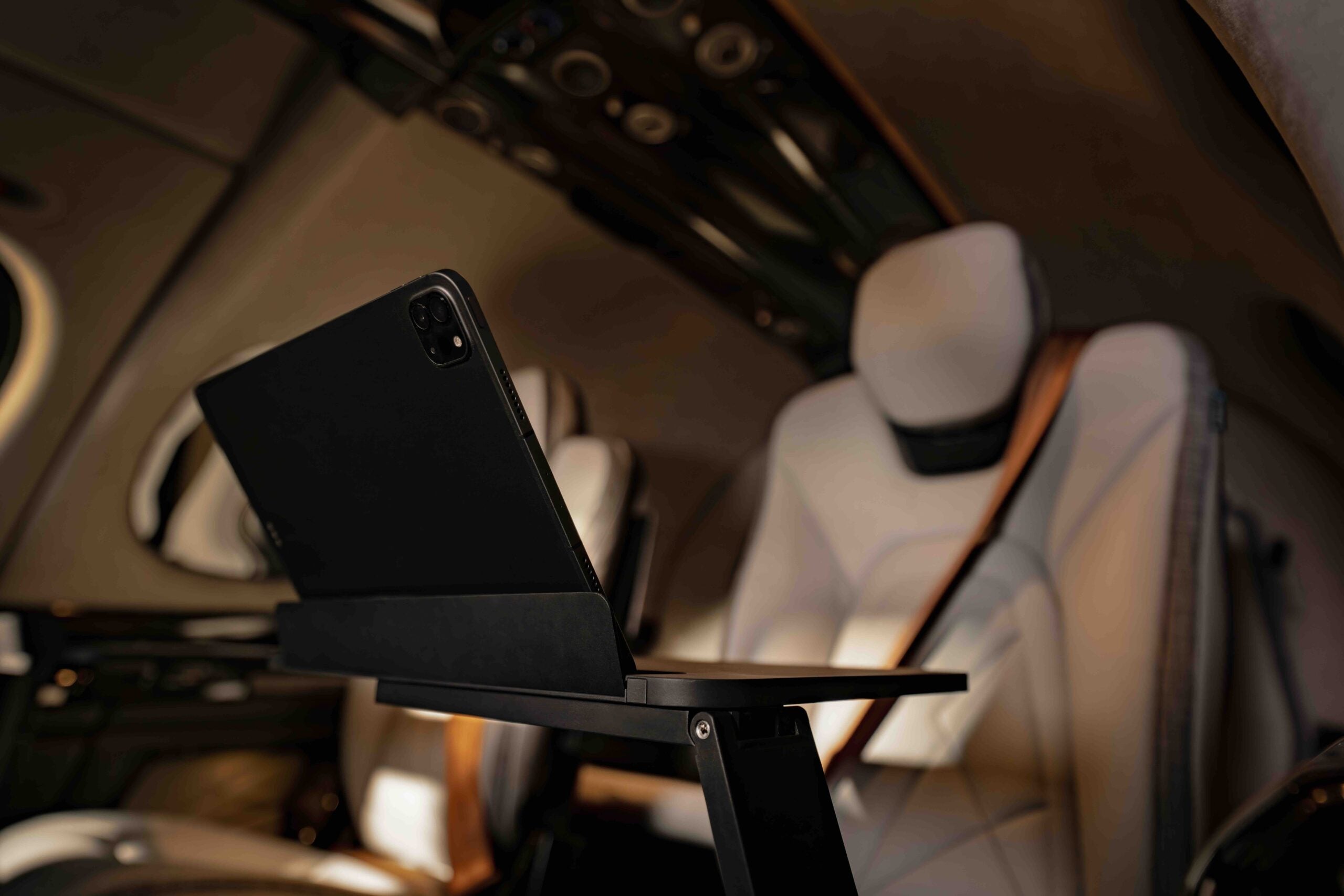 2026 VIsion Jet Lifestyle_32 Trey Table