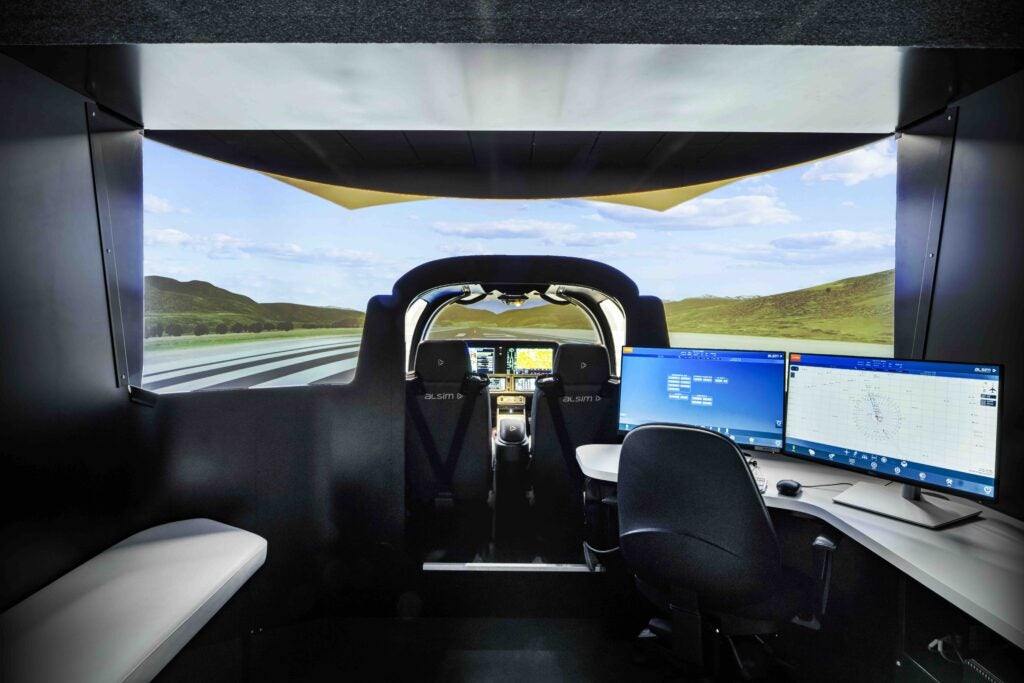 Cirrus sr series aircraft flight simulator
