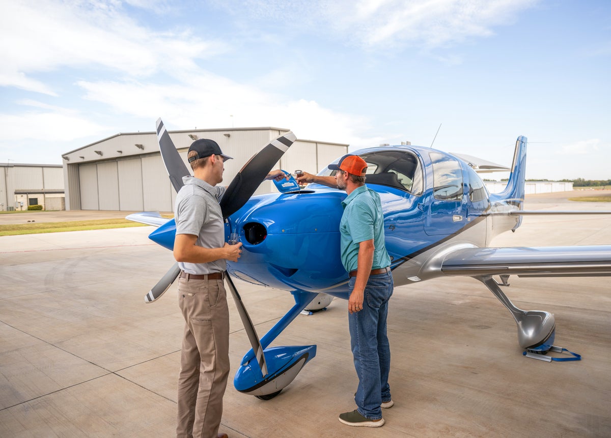 Cirrus Promotes Aviation Safety with New Annual Flight Review Course for Pilots 