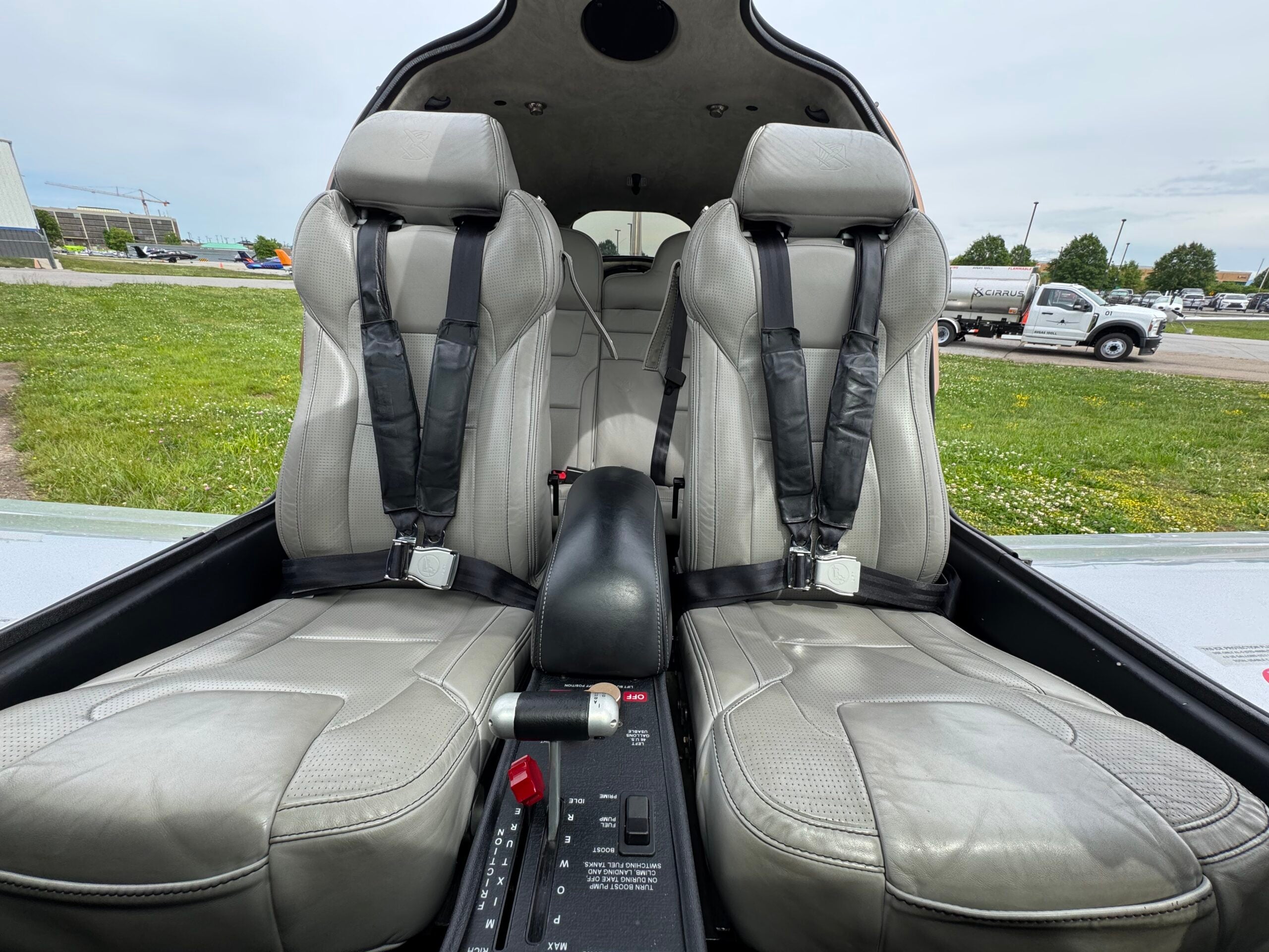 2017 Cirrus SR22 G6 GTS, photo 4