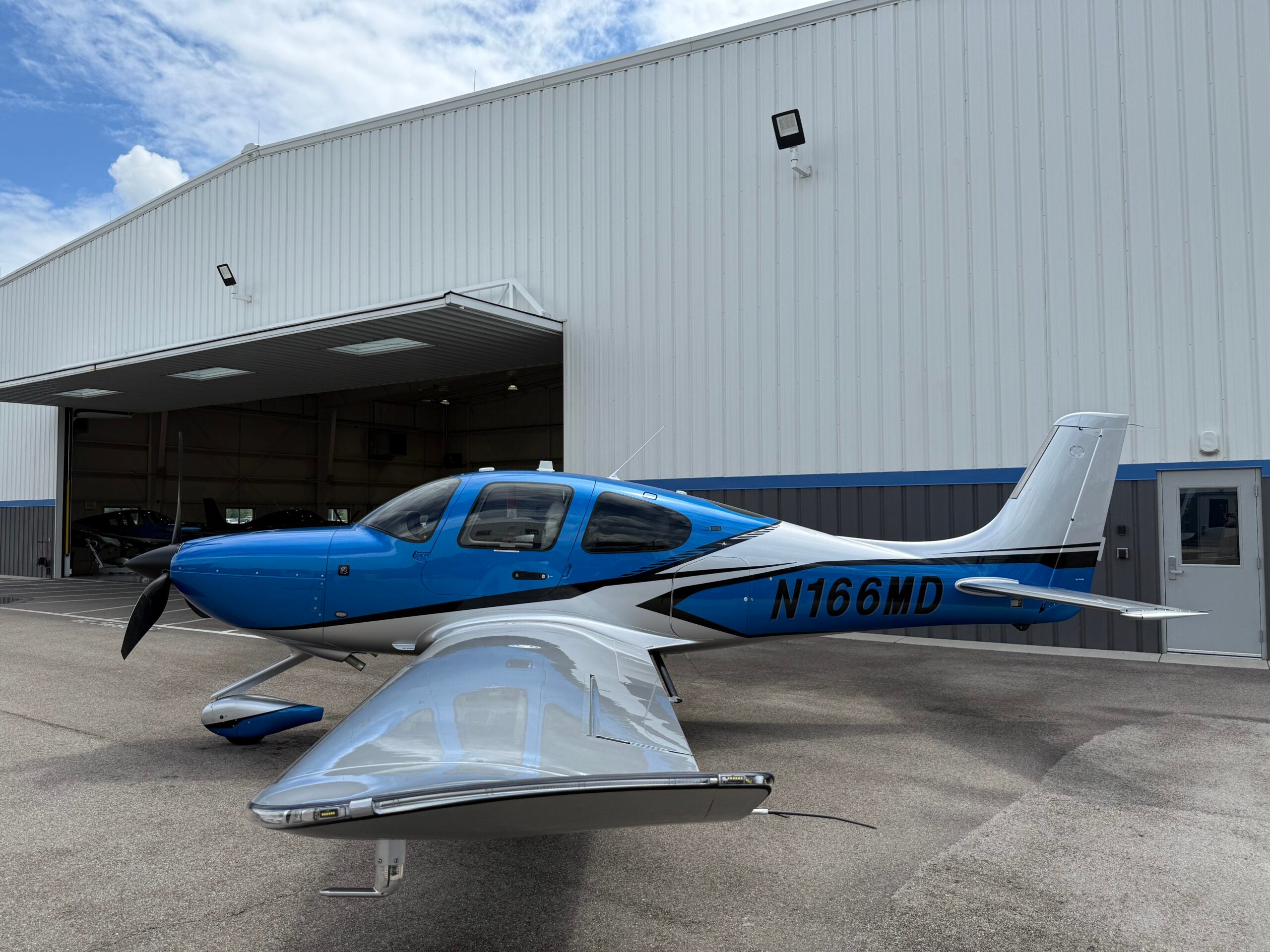 2024 Cirrus SR22 G7 GTS (N166MD), photo 10