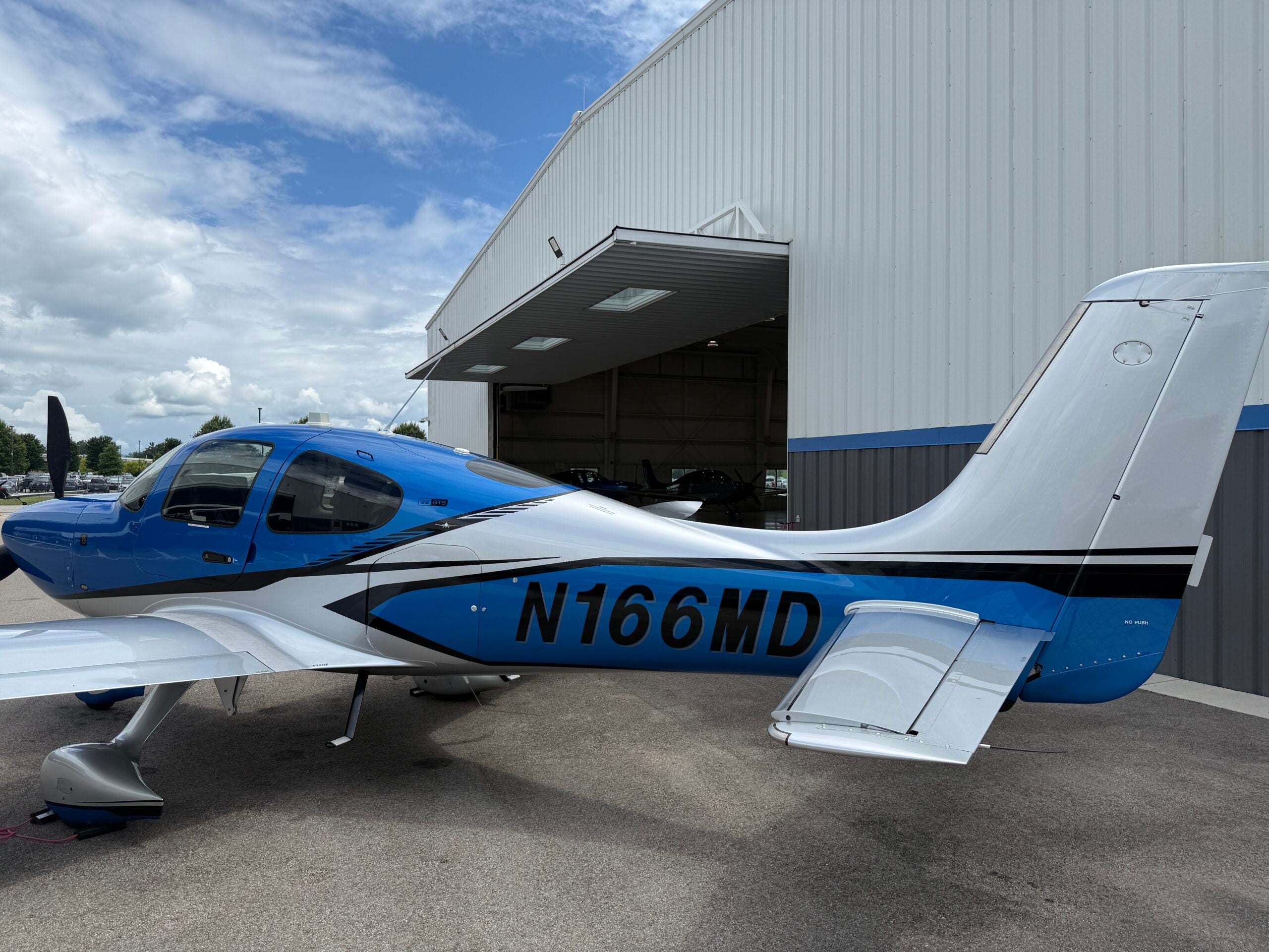 2024 Cirrus SR22 G7 GTS (N166MD), photo 9